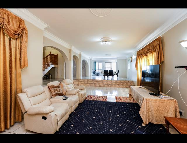 4 BEDROOM HOUSE FOR SALE IN NEWLANDS WEST